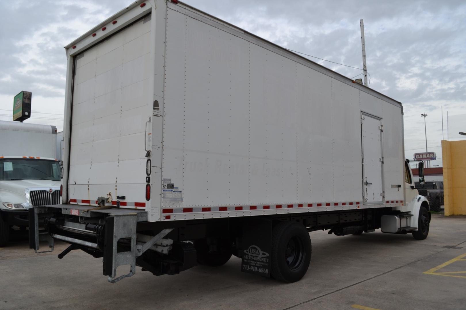 2016 WHITE /BLACK FREIGHTLINER M2-106 with an CUMMINS ISB 6.7L 240HP engine, ALLISON 2500RDS AUTOMATIC transmission, located at 9172 North Fwy, Houston, TX, 77037, (713) 910-6868, 29.887470, -95.411903 - 26,000LB GVWR NON CDL, MORGAN 26FT BOX, 13'6FT CLEARANCE, HEIGHT 103" X WIDTH 102", WALTCO 3,000LB ALUMINUM LIFT GATE, RAMP, AIR RIDE, E-TRACKS, DUAL 50 GALLON FUEL TANK, - Photo#4